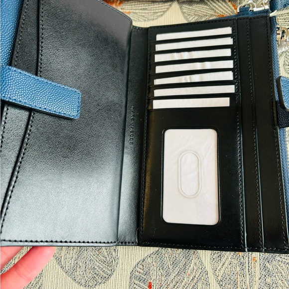 Marc Jacob’s Navy/Black bi-fold wrislet - Picture 2 of 7